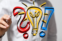 Brainstorming, Fragezeichen, Glühbirne, Ausrufezeichen Brainstorming, Fragezeichen, Glühbirne, Ausrufezeichen