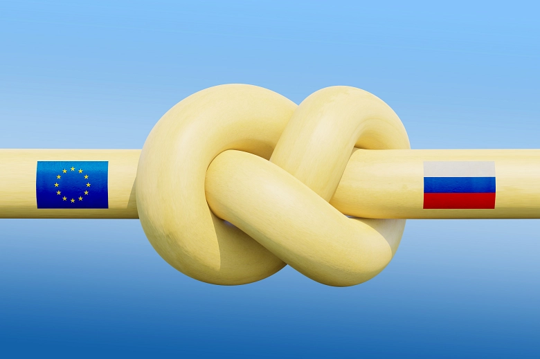 Eine Gasleitung mit Knoten, auf der Gasleitung sind die Fahnen der EU und Russlands um den aktuellen Sanktionsstreit zu symbolisieren. © AdobeStock 	#489012221