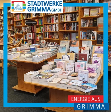 Zu sehen ist ein Screenshot aus unserem Auftritt bei facebook und instagram. ein hellblauer Rahmen mit unserem Logo und dem Slogan. Das Bild selber zeigt den Innenraum der Buchhandlung Bücherwurm mit einer Vielzahl an Büchern. © Stadtwerke Grimma GmbH